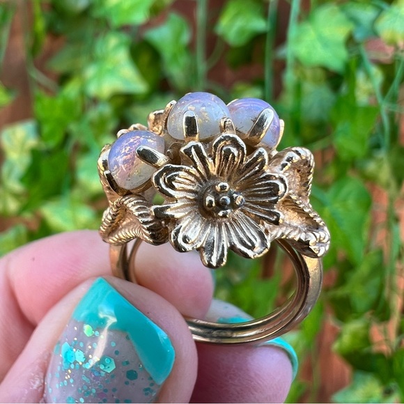 Avon Brand Gold Tone Ring with Opal like beads and flowers - Adjustable 5.5 - 6 - Picture 5 of 12